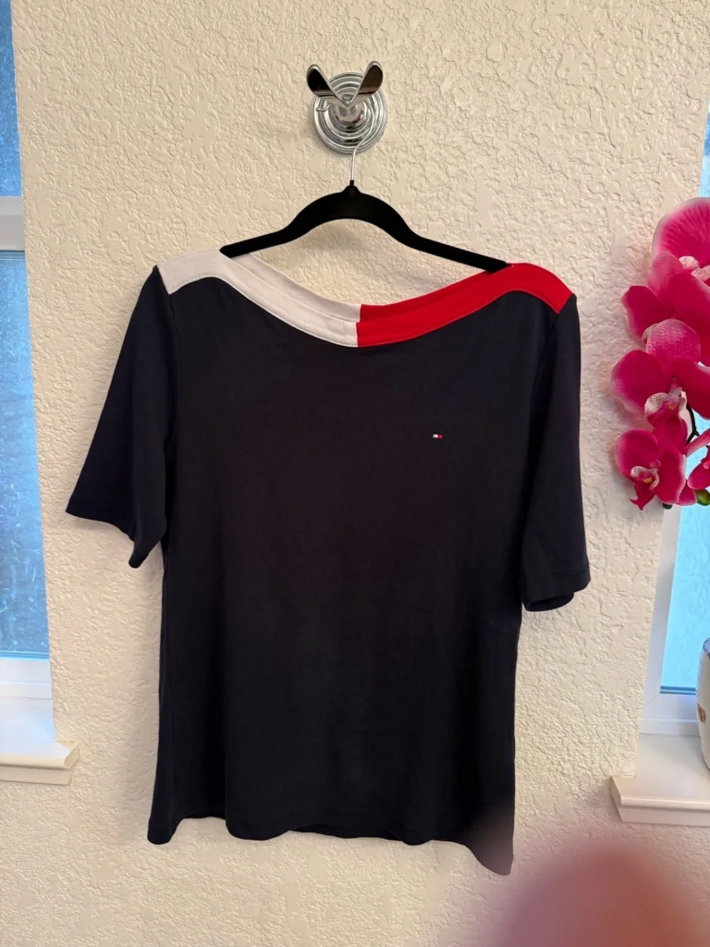 Tommy Hilfiger Navy Short-Sleeve Tee with Red & White Crew Neck Medium 💯% Cotton - Picture 9 of 16